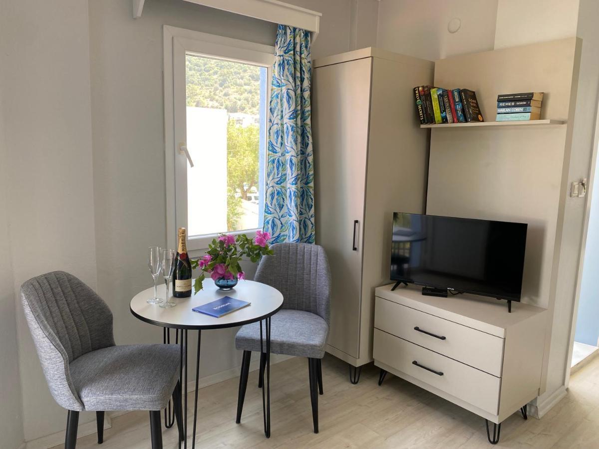 Merve Apartments, Your Home From Home In Central Bodrum, Street Cats Frequent The Property, Not All Apartments Have Balconies , Ground Floor Have Terrace With Table And Chairs Экстерьер фото