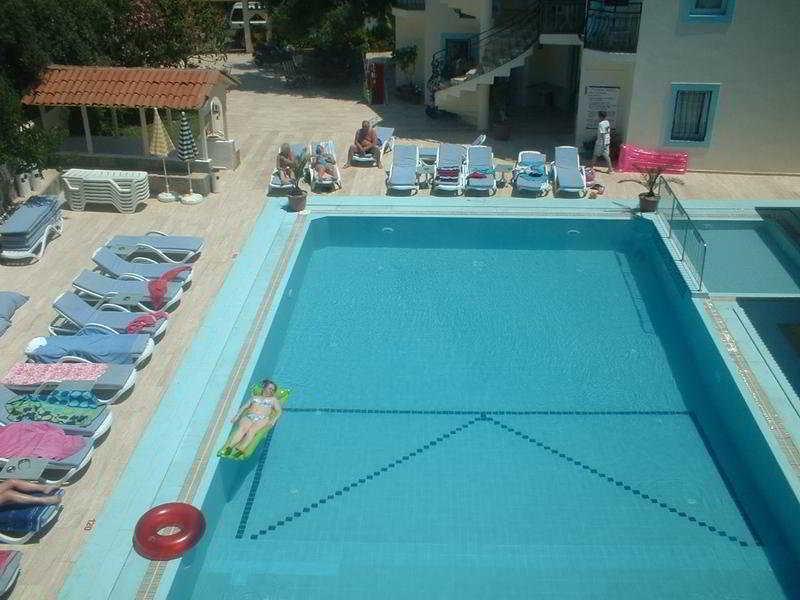 Merve Apartments, Your Home From Home In Central Bodrum, Street Cats Frequent The Property, Not All Apartments Have Balconies , Ground Floor Have Terrace With Table And Chairs Экстерьер фото