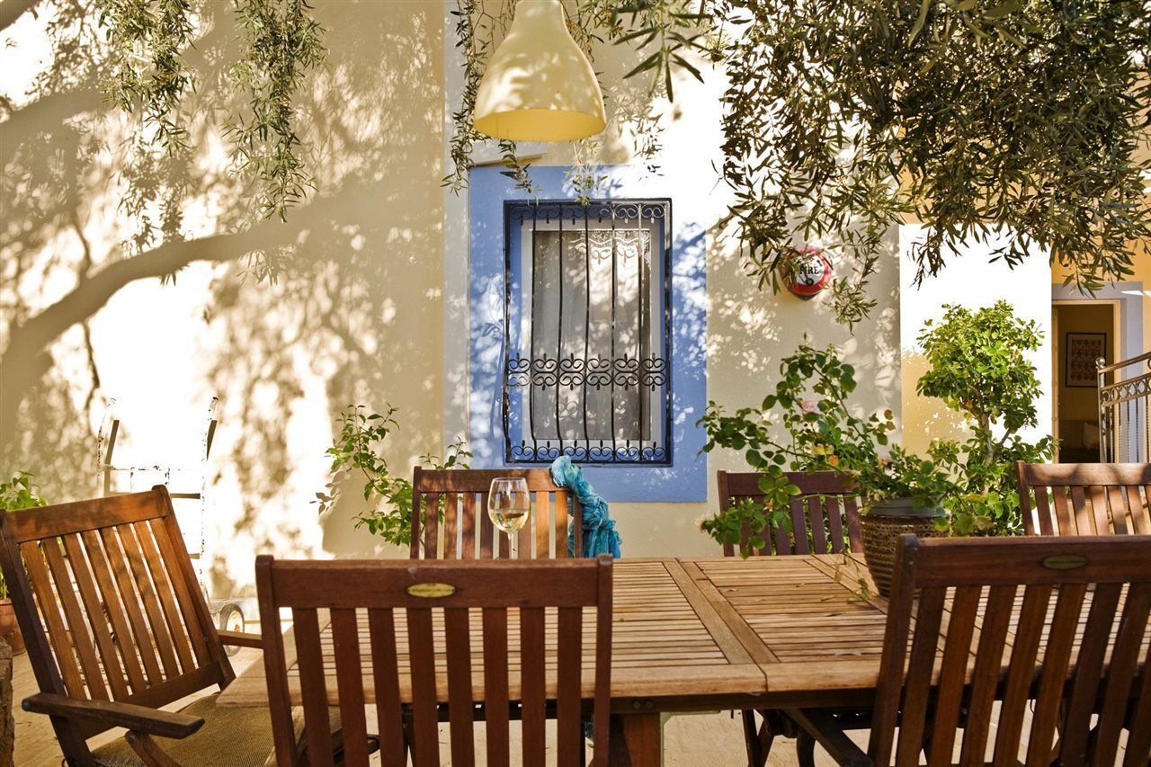 Merve Apartments, Your Home From Home In Central Bodrum, Street Cats Frequent The Property, Not All Apartments Have Balconies , Ground Floor Have Terrace With Table And Chairs Экстерьер фото